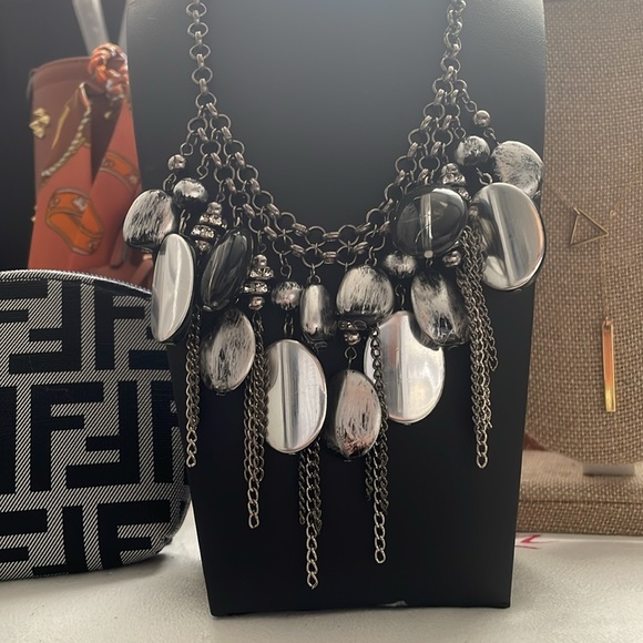 ✨Elegant Black and Silver Necklace✨Preloved Vintage - Picture 3 of 5